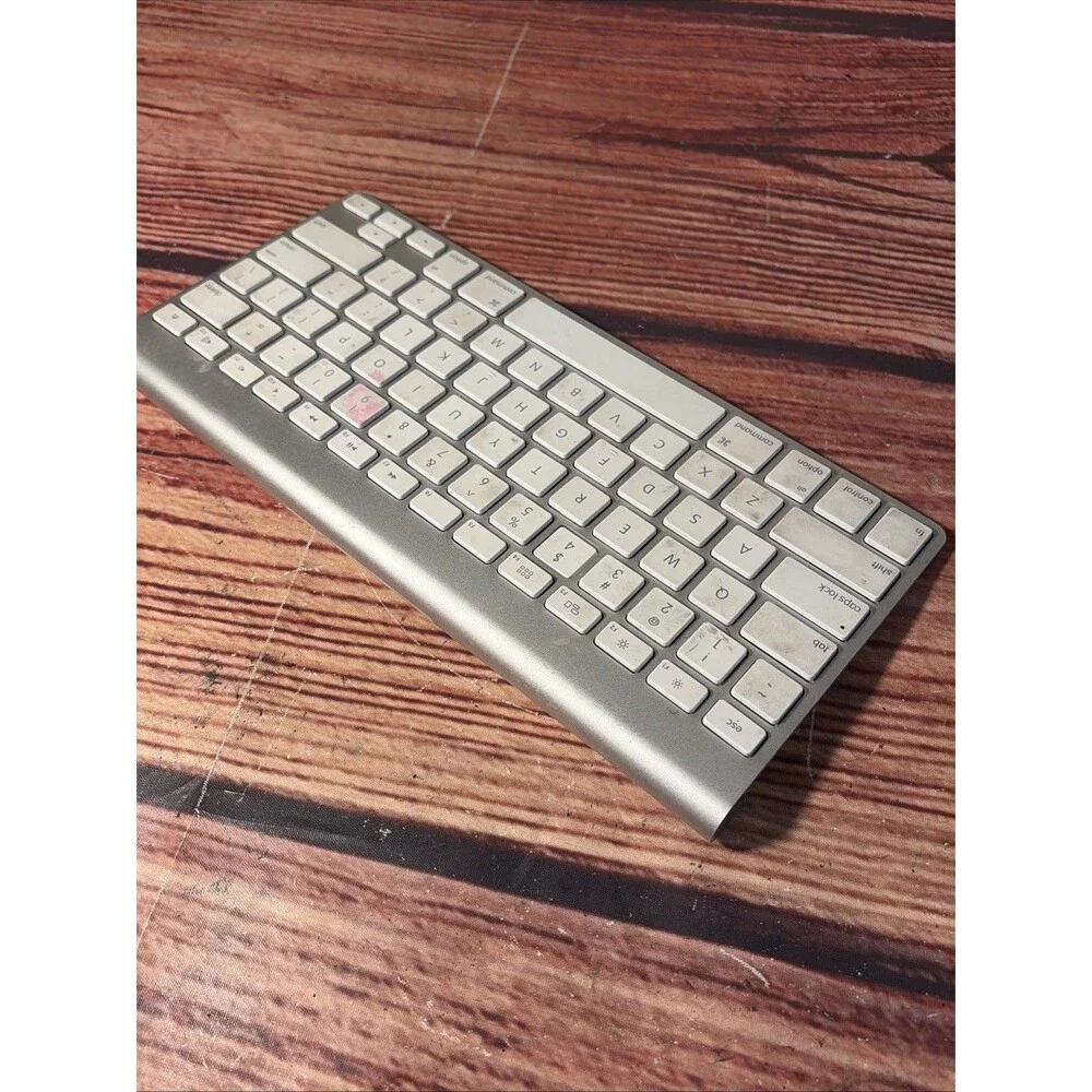 Apple Wireless Keyboard With Bluetooth Model A1314 Silver - Original Tested
